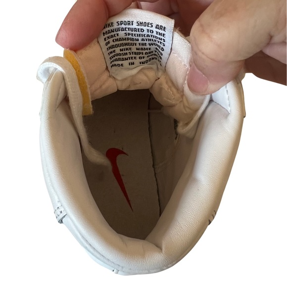 NIKE Women’s Blazer Mid 77 Size 7.5 in White & Black - Worn twice! - Picture 5 of 13